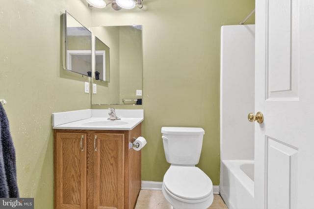 352 KNOLLWOOD RD, Millersville, PA 17551