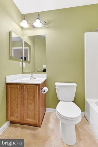 352 KNOLLWOOD RD, Millersville, PA 17551