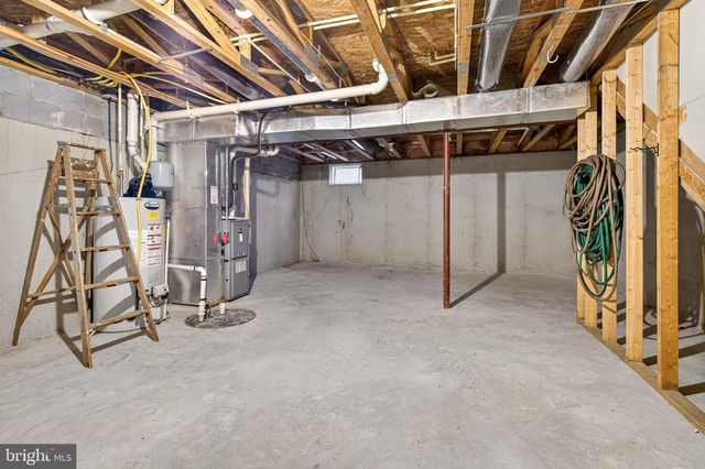 352 KNOLLWOOD RD, Millersville, PA 17551