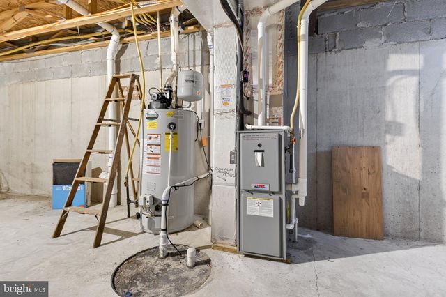 352 KNOLLWOOD RD, Millersville, PA 17551