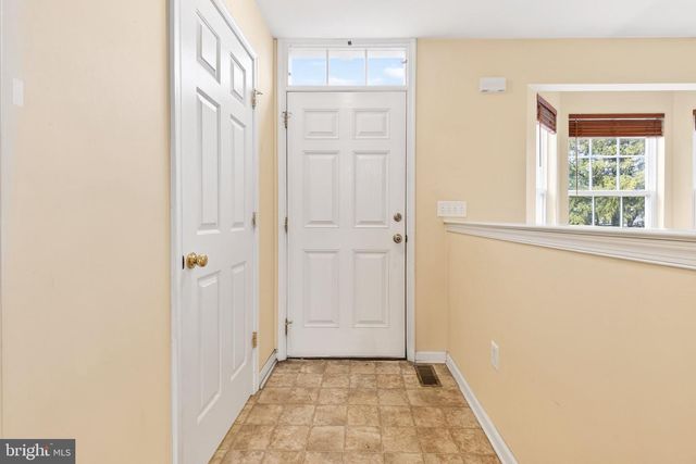 352 KNOLLWOOD RD, Millersville, PA 17551