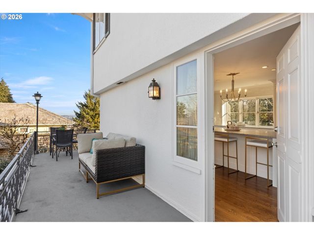 1136 Sw DAVENPORT St, Portland, OR 97201