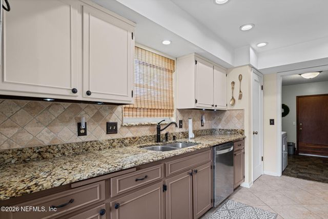 8951 BROOKSHIRE Court, Jacksonville, FL 32257
