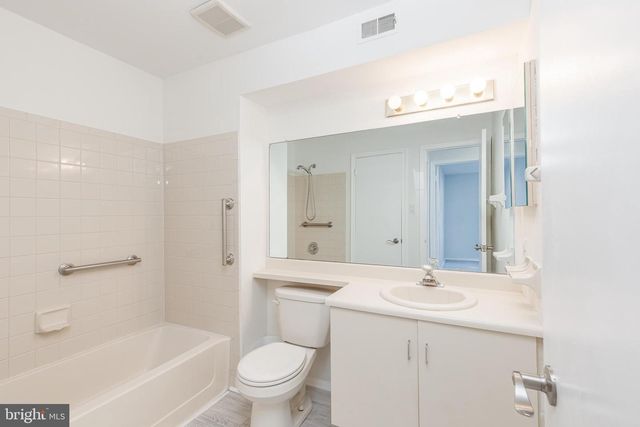 5711-A ADELAIDE DR, Mount Laurel, NJ 08054