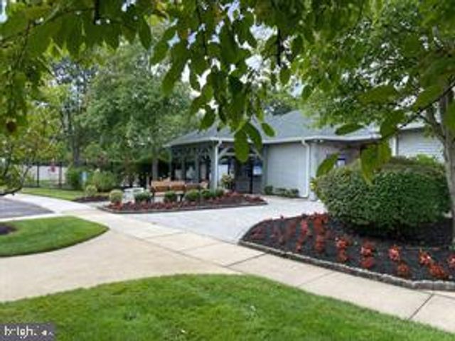 5711-A ADELAIDE DR, Mount Laurel, NJ 08054