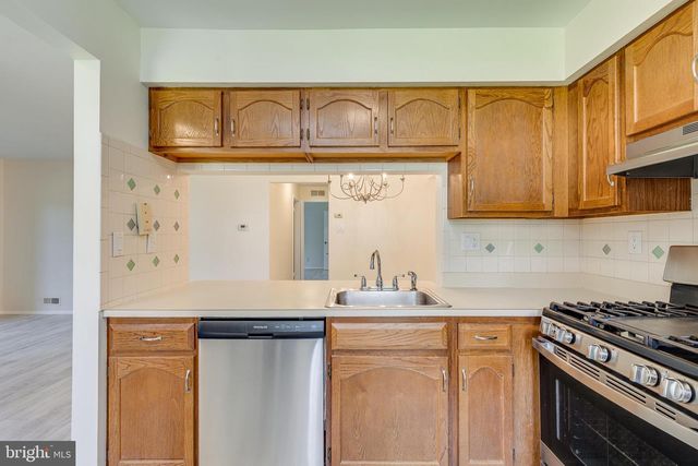 5711-A ADELAIDE DR, Mount Laurel, NJ 08054