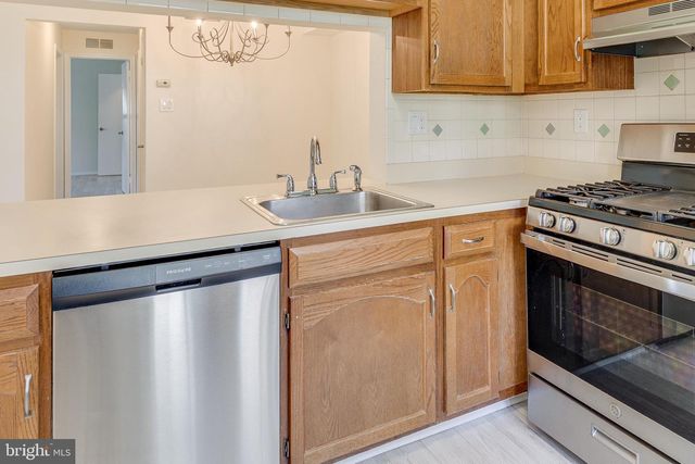 5711-A ADELAIDE DR, Mount Laurel, NJ 08054