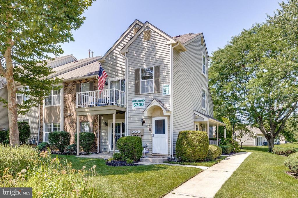 5711-A ADELAIDE DR, Mount Laurel, NJ 08054