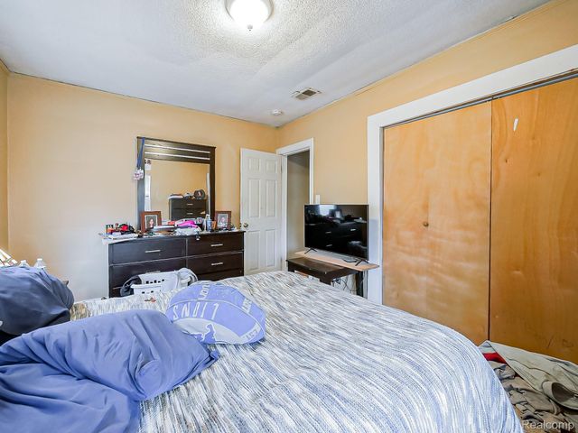 4826 Yorkshire Road, Detroit, MI 48224