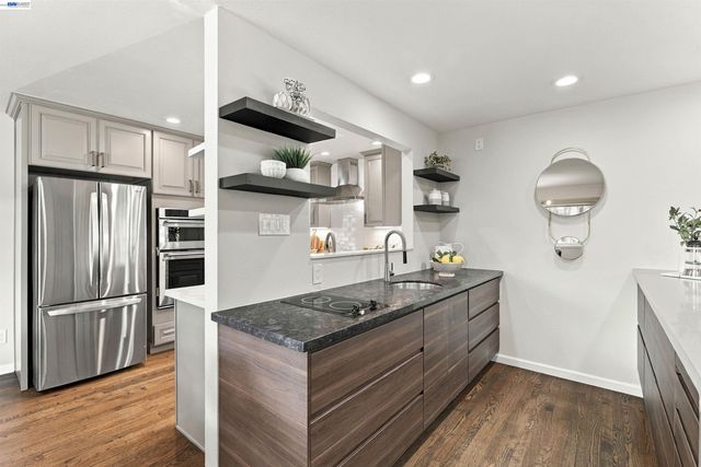 38454 Glenview Dr, Fremont, CA 94536