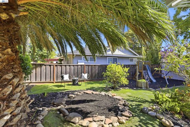 38454 Glenview Dr, Fremont, CA 94536