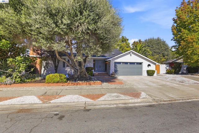 38454 Glenview Dr, Fremont, CA 94536