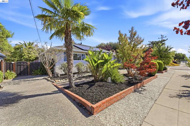 38454 Glenview Dr, Fremont, CA 94536