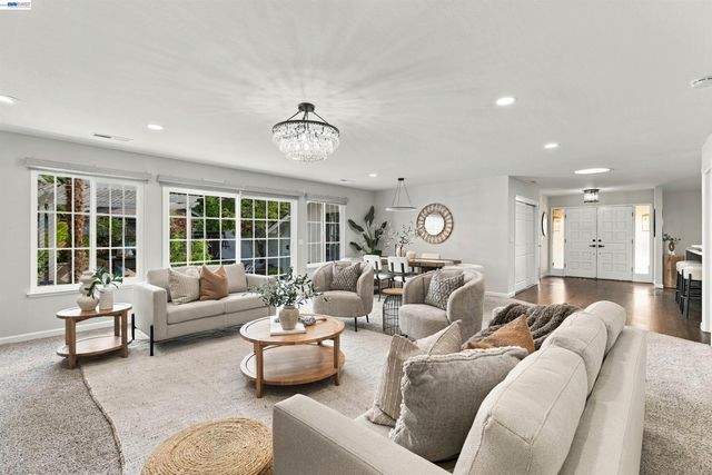 38454 Glenview Dr, Fremont, CA 94536
