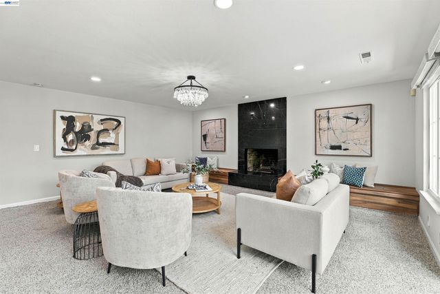 38454 Glenview Dr, Fremont, CA 94536