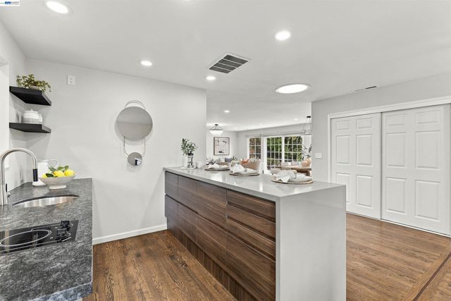 38454 Glenview Dr, Fremont, CA 94536