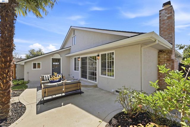 38454 Glenview Dr, Fremont, CA 94536