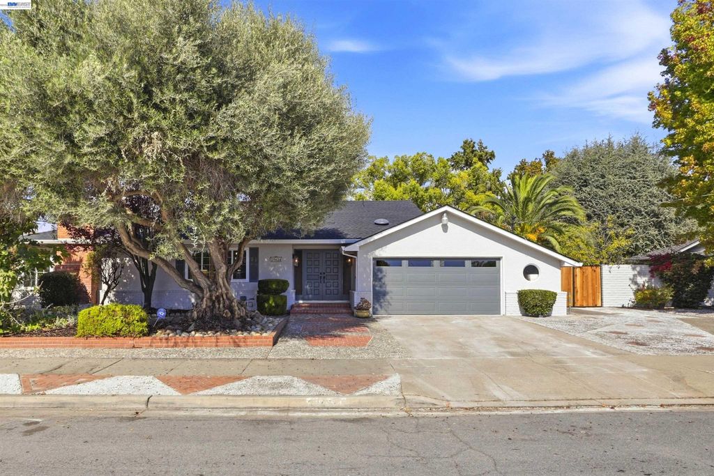 38454 Glenview Dr, Fremont, CA 94536