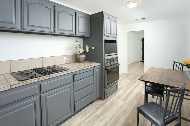 727 Gray Ave, Yuba City, CA 95991