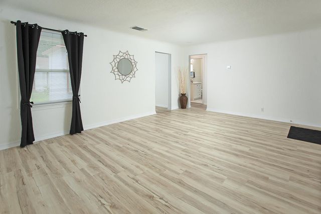 727 Gray Ave, Yuba City, CA 95991