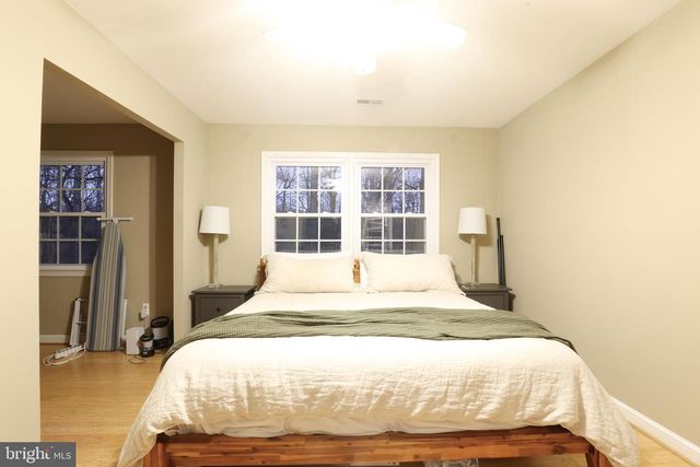 7966 HIDDEN BRIDGE DR, Springfield, VA 22153