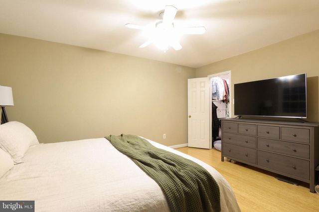 7966 HIDDEN BRIDGE DR, Springfield, VA 22153