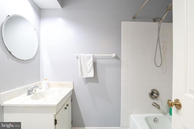 7966 HIDDEN BRIDGE DR, Springfield, VA 22153