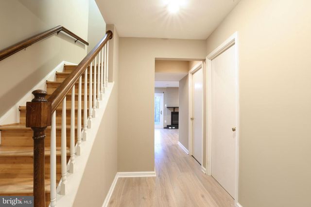 7966 HIDDEN BRIDGE DR, Springfield, VA 22153