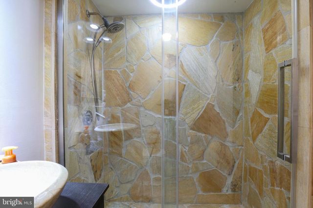 7966 HIDDEN BRIDGE DR, Springfield, VA 22153