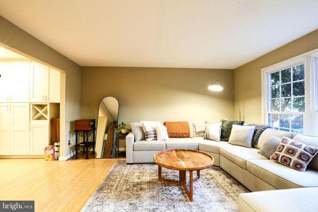 7966 HIDDEN BRIDGE DR, Springfield, VA 22153