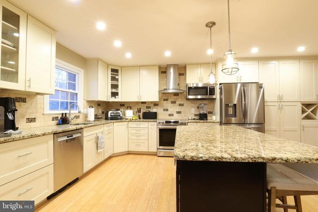 7966 HIDDEN BRIDGE DR, Springfield, VA 22153