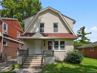 94 W Evelyn Avenue, Hazel Park, MI 48030