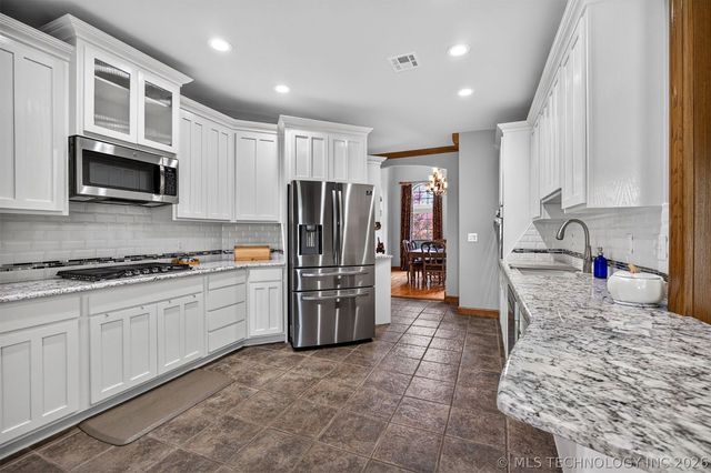 9917 E Shadowlake Drive, Claremore, OK 74017