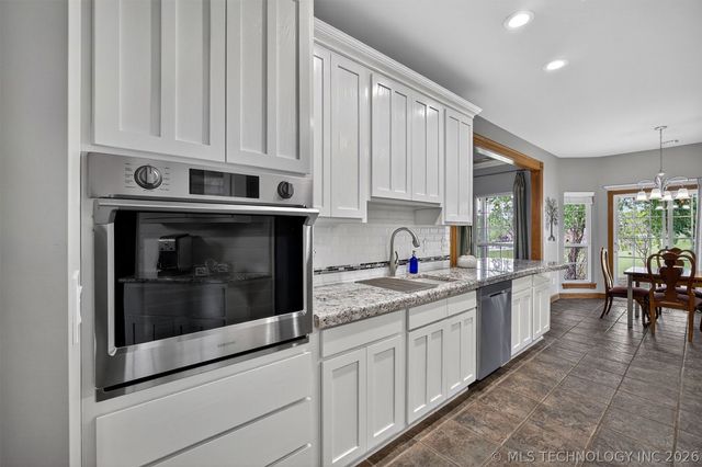 9917 E Shadowlake Drive, Claremore, OK 74017