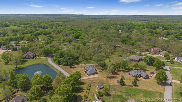9917 E Shadowlake Drive, Claremore, OK 74017