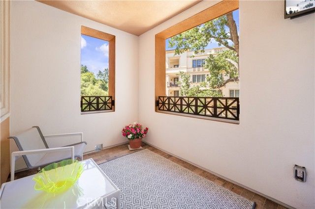 23500 Park Sorrento D21, Calabasas, CA 91302