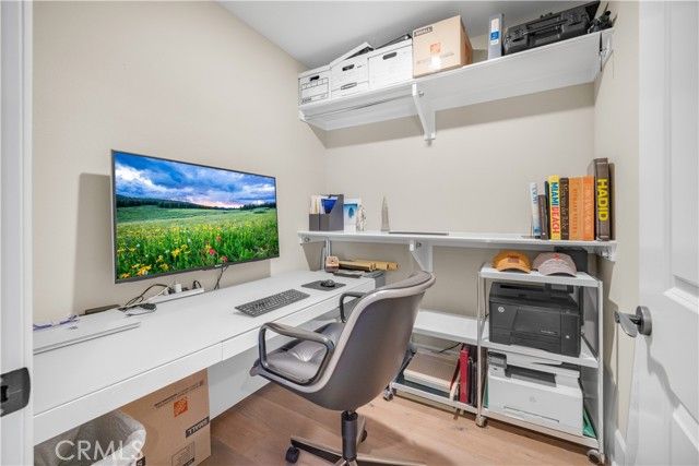 23500 Park Sorrento D21, Calabasas, CA 91302