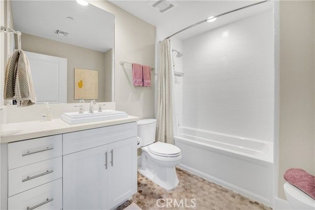 23500 Park Sorrento D21, Calabasas, CA 91302