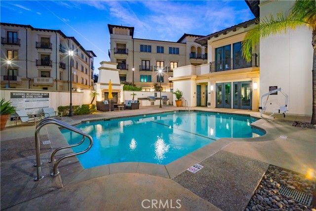 23500 Park Sorrento D21, Calabasas, CA 91302