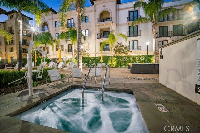 23500 Park Sorrento D21, Calabasas, CA 91302