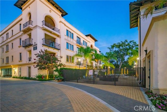 23500 Park Sorrento D21, Calabasas, CA 91302