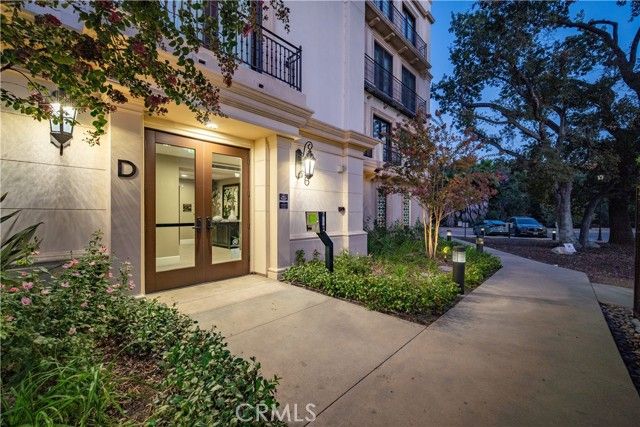 23500 Park Sorrento D21, Calabasas, CA 91302