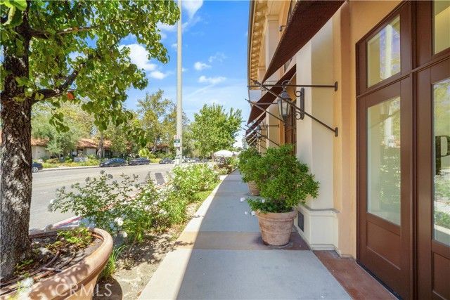 23500 Park Sorrento D21, Calabasas, CA 91302