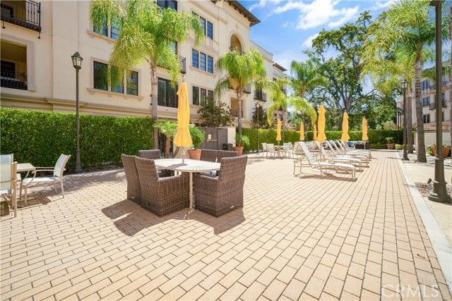 23500 Park Sorrento D21, Calabasas, CA 91302