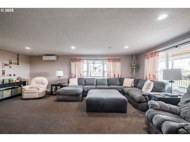 7873 PARKER Ln, Turner, OR 97392