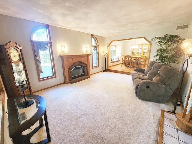 4230 N Juniper Drive, Janesville, WI 53545