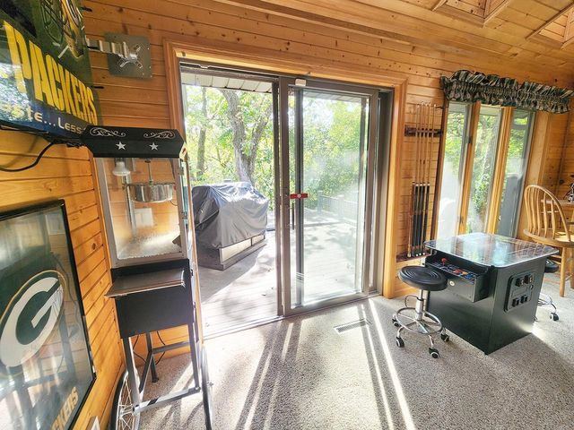 4230 N Juniper Drive, Janesville, WI 53545