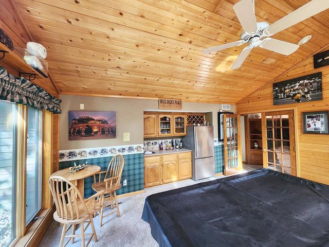 4230 N Juniper Drive, Janesville, WI 53545