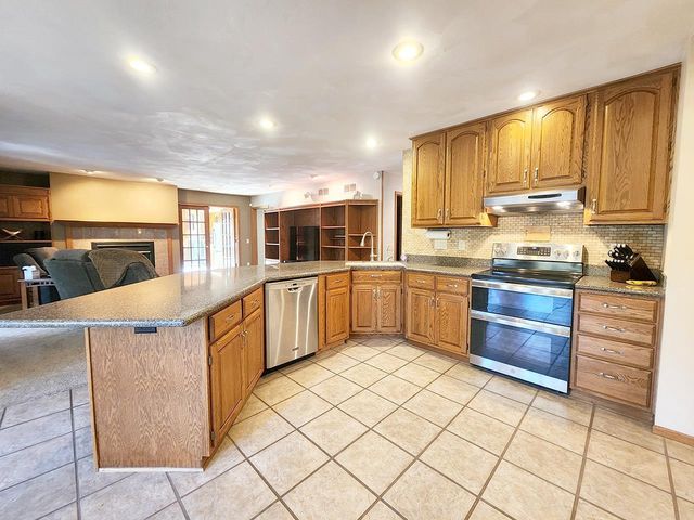4230 N Juniper Drive, Janesville, WI 53545