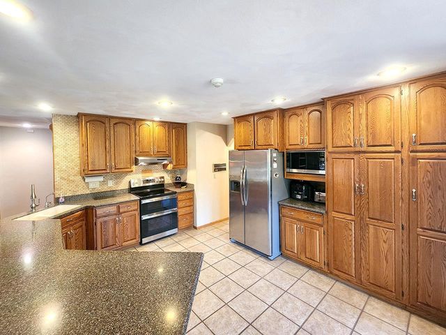 4230 N Juniper Drive, Janesville, WI 53545